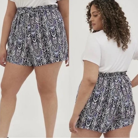 Retired! Paperbag Challice Chevron Shorts - Picture 3 of 4